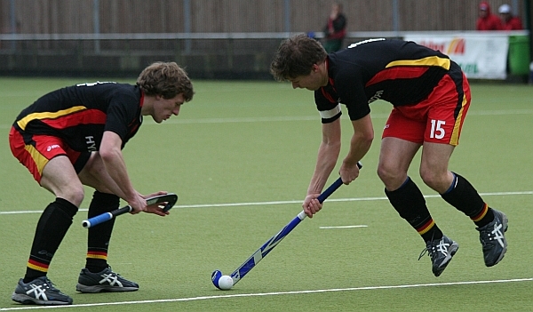 Jan-Philipp Rabente und Martin Hner bei der Ecken-Ausfhrung. Foto: G. Wesley